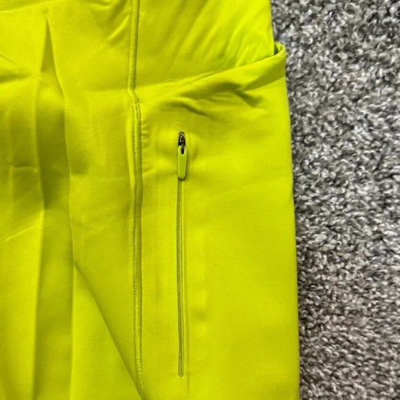 Nike Women’s High-Rise Neon Yellow Bike Shorts - Picture 3 of 4